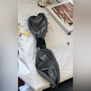 Sakar international mini hip pack